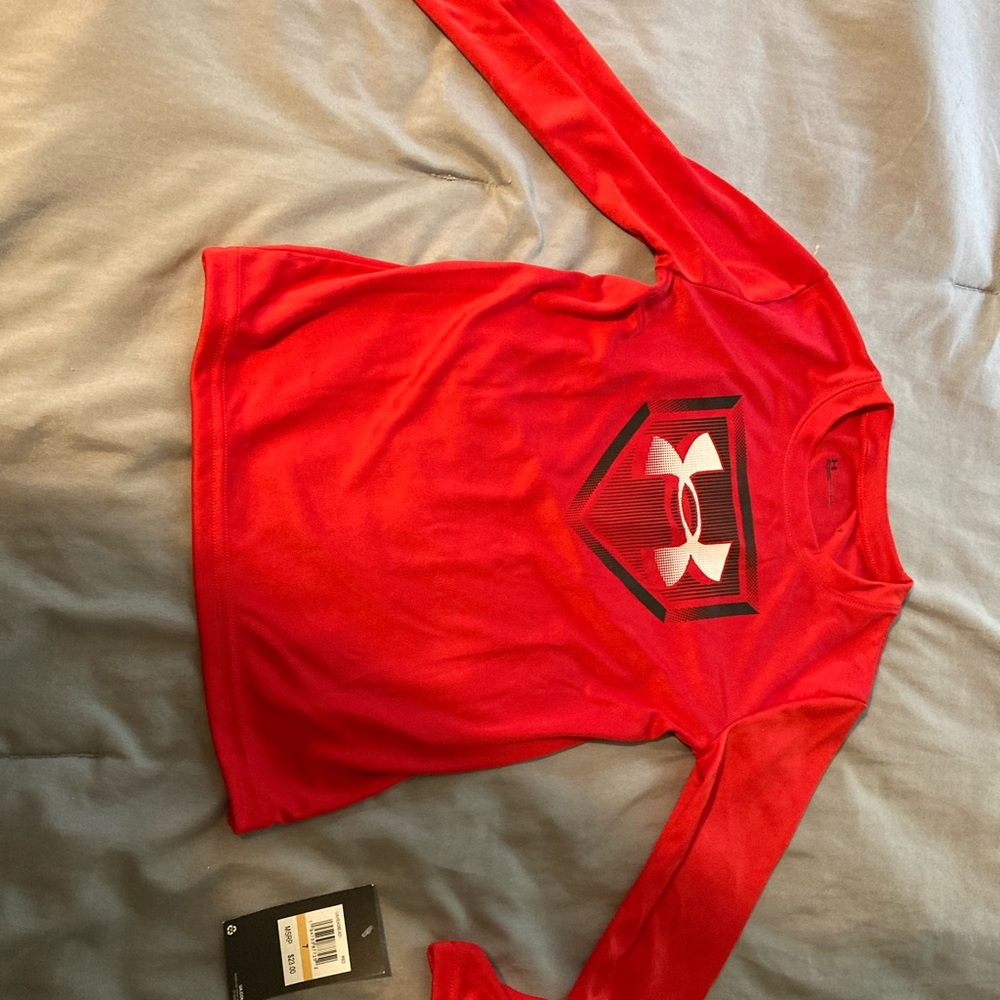 Boys size 7 under armor shirt
